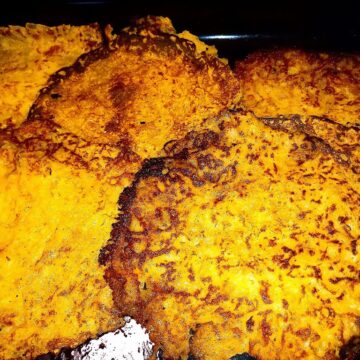 6 Raggmunkar on a black oven tray