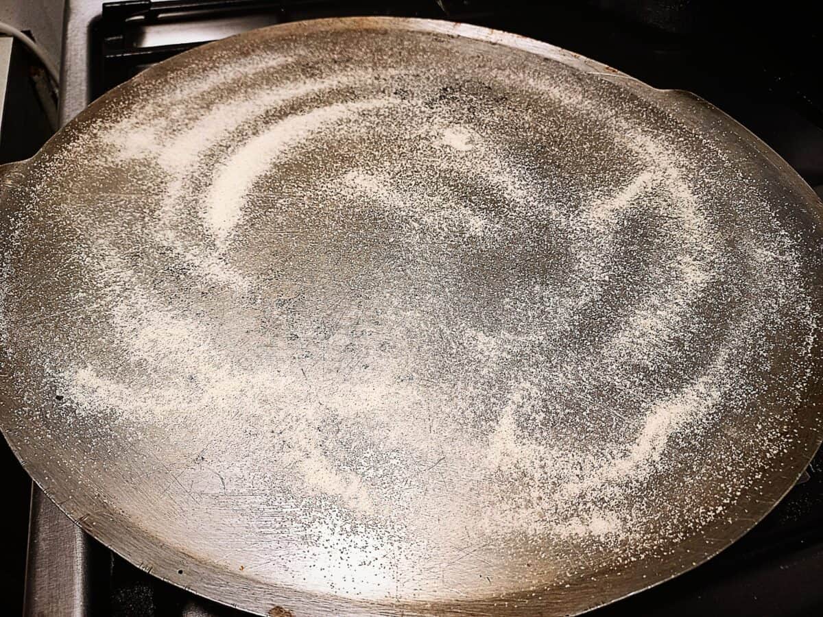 A thin layer of semolina sprinkled on top of a pizza tray
